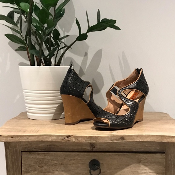 🍨 Miz Mooze Leather Wedges - Picture 1 of 7